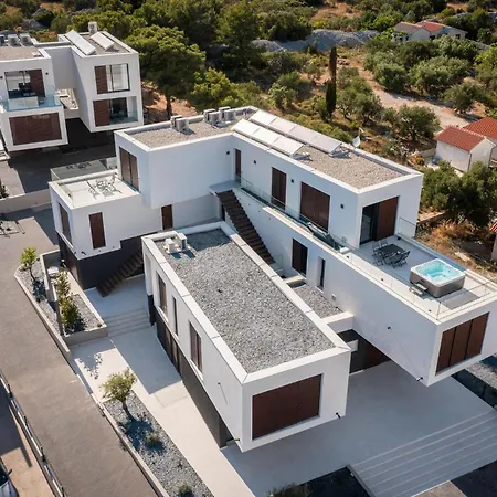 2 Bedroom Lovely In *