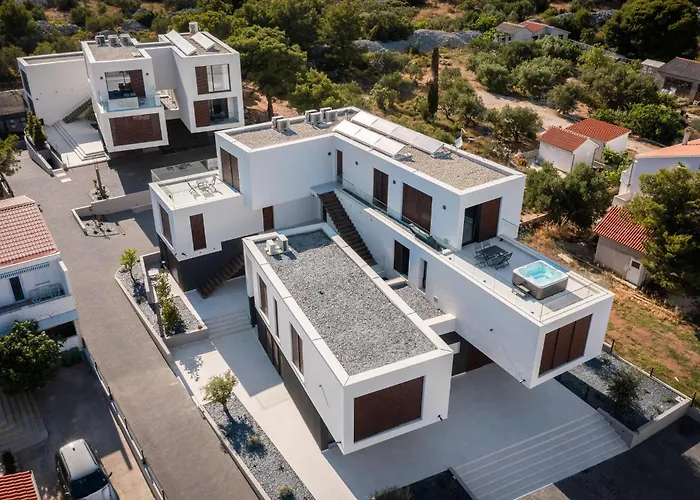 2 Bedroom Lovely In *