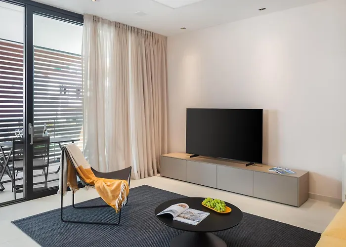 2 Bedroom Lovely In *